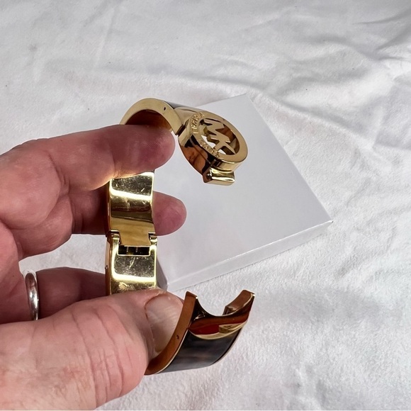 MICHAEL KORS Gold Tortoiseshell MK Cuff Bracelet - Picture 4 of 9